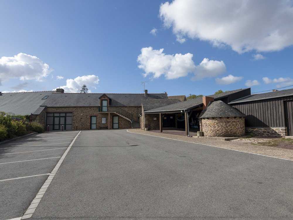 Salle municipale Puits Botrel St Léry